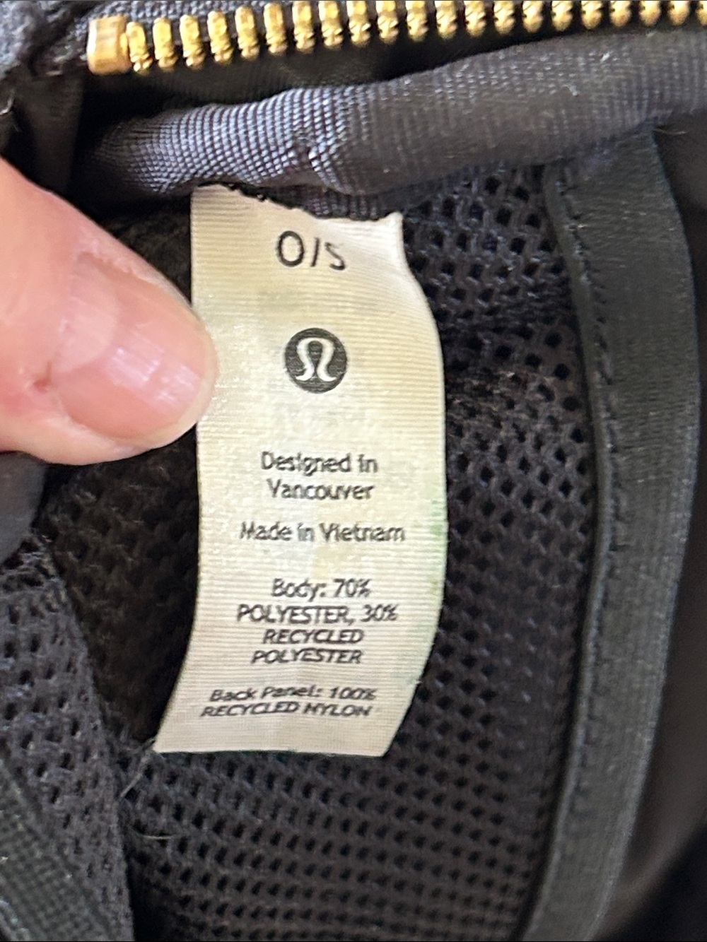LULU LEMON EVERYWHERE FLEESE IN BLACK GOLD HARDWARE FANNY PACK CROSSBODY BAG - Picture 6 of 11